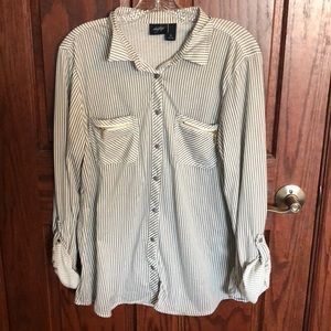 Striped grey+white button up light shirt